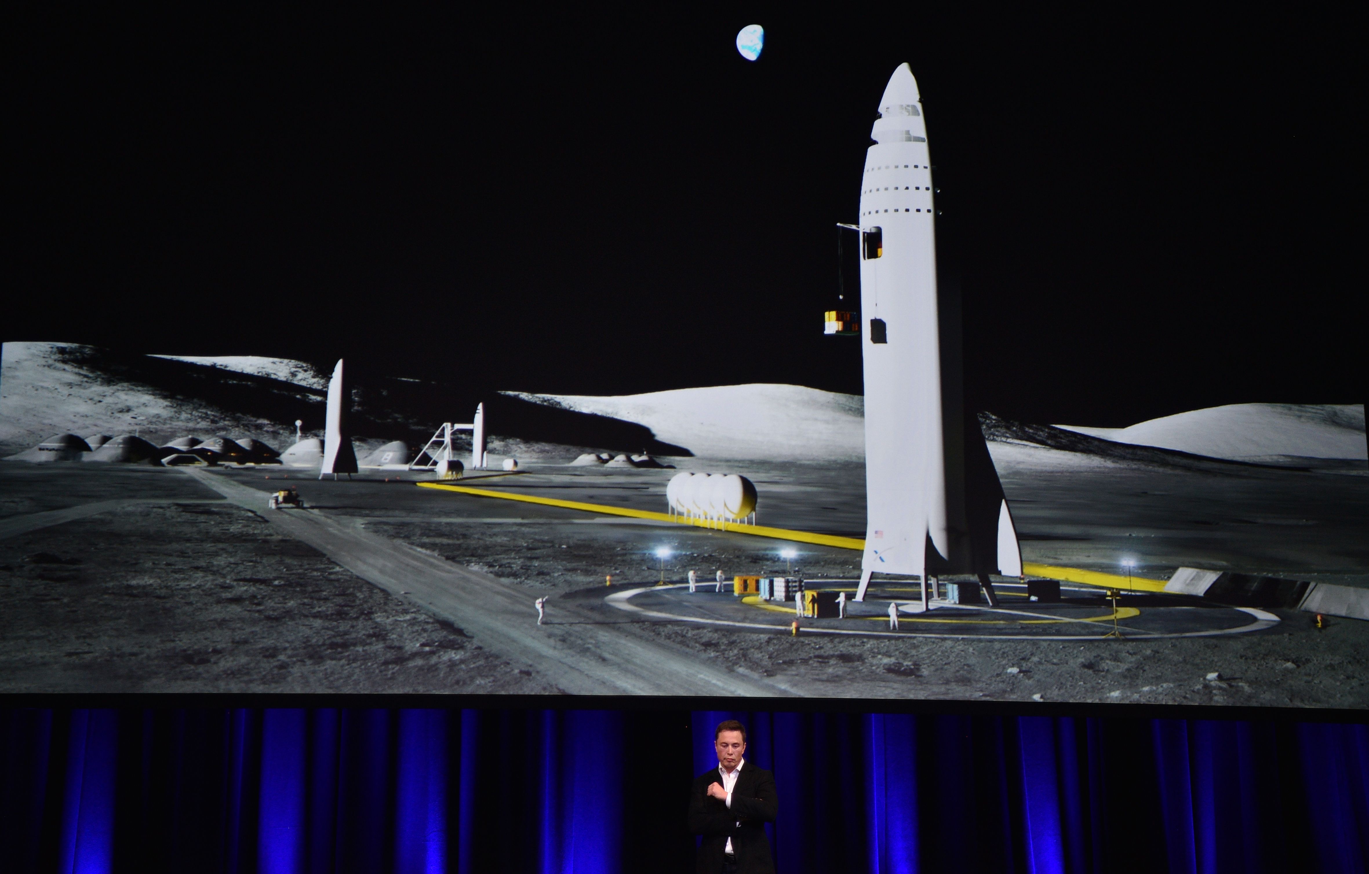 SpaceX Will Make Massive, Mars-Bound ‘BFR’ Rocket At L.A. Port - Bloomberg