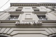 Julius Baer Group Ltd. Outlook Cut by Moody's After Benko Hit