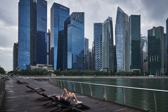 Expat Bankers Fleeing Hong Kong See No Easy Escape to Singapore