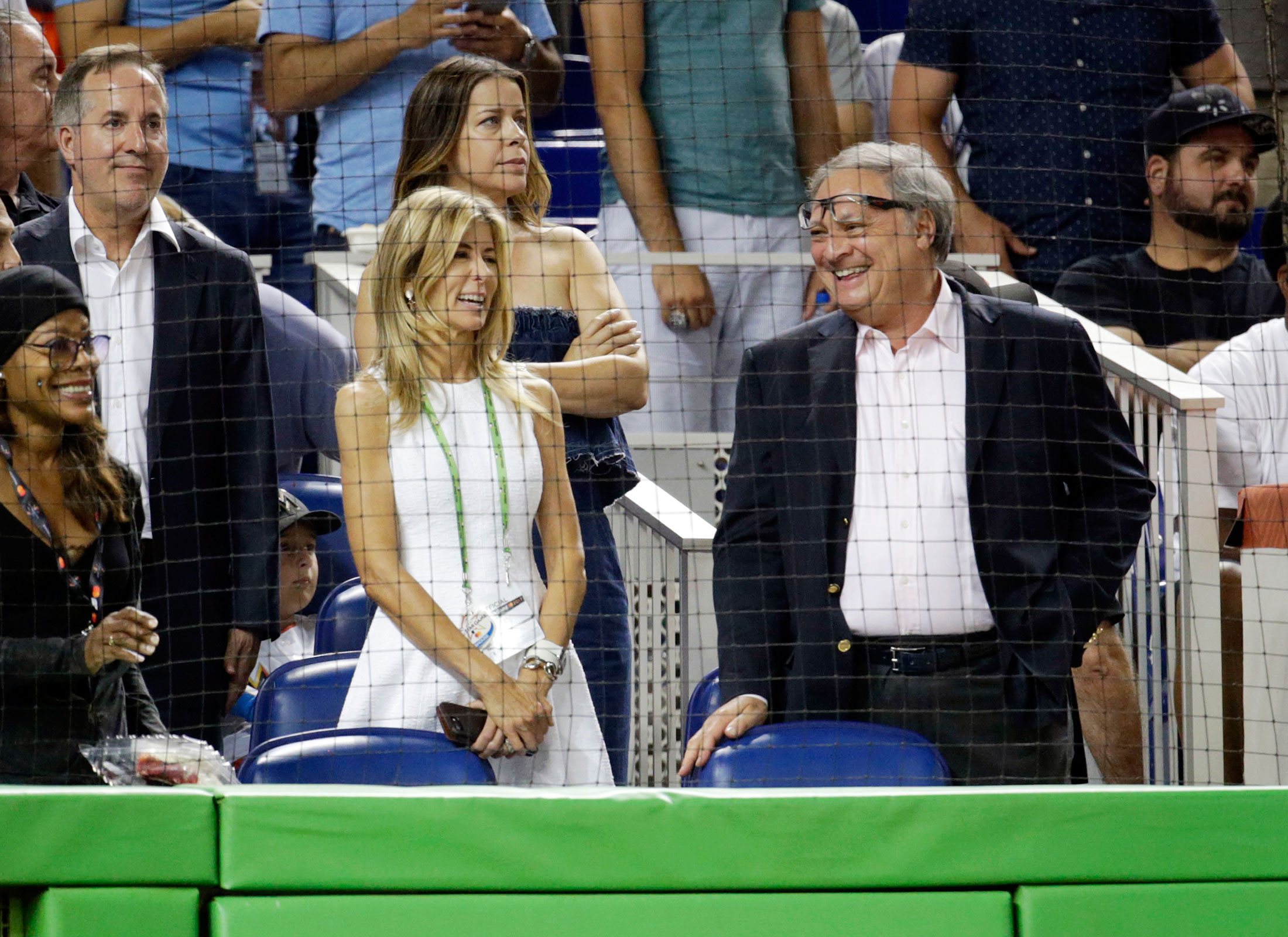Derek Jeter, Jeb Bush-led group wins auction for Miami Marlins 