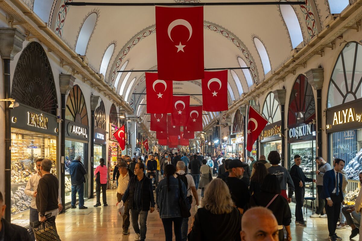 Turkey Taps Debt Market With Dollar Bond as EM Optimism Grows
