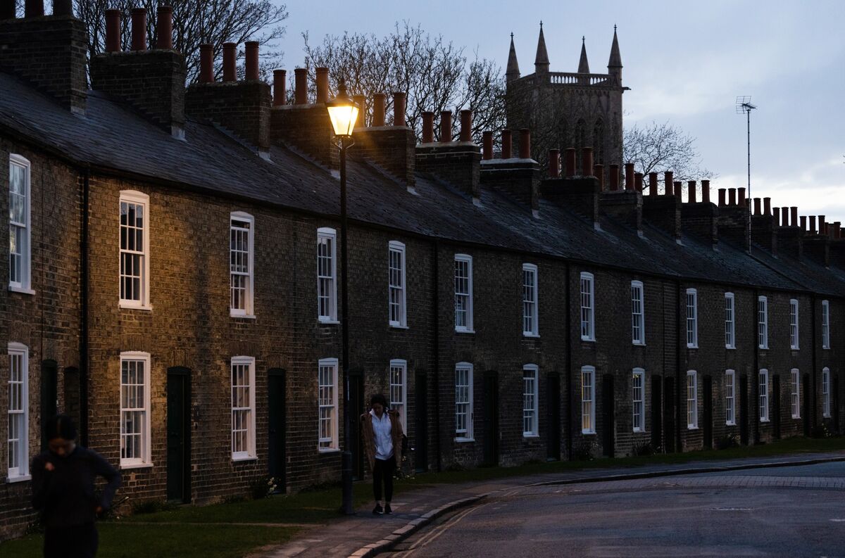 Britain’s Housing Slowdown Leaves More Homes on the Market