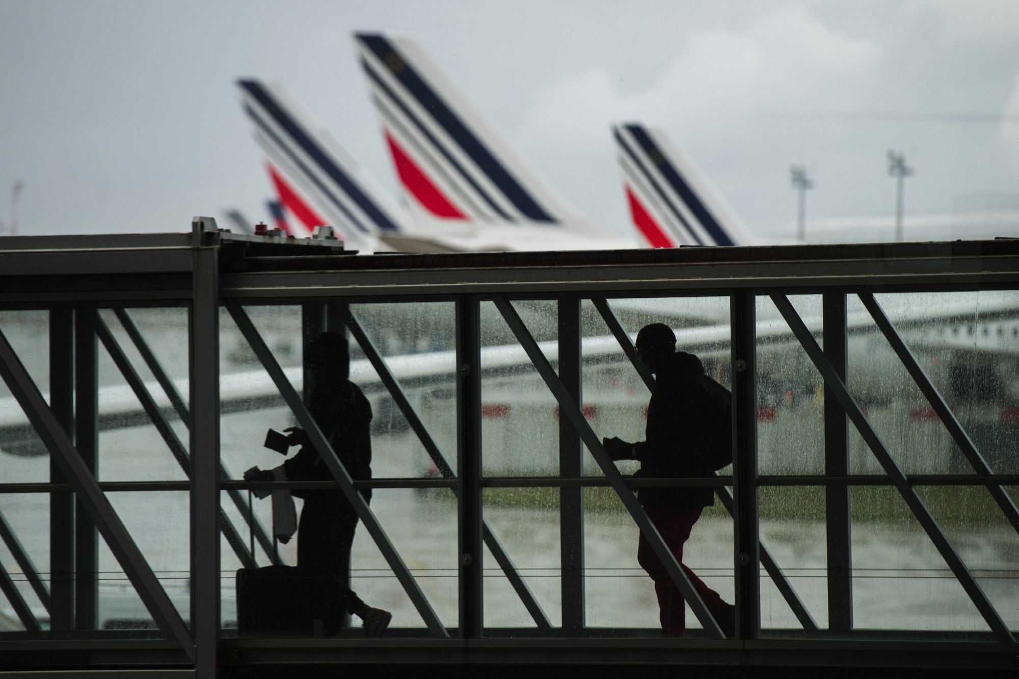 Heathrow Airport Sees Flight Demand Dipping Again After Summer - Bloomberg