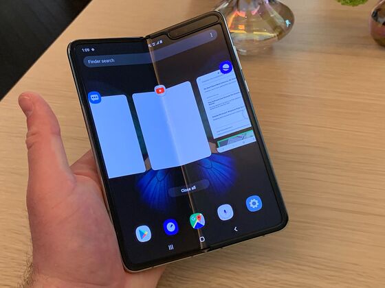 Hands-On With Samsung's $1,980 Galaxy Fold Smartphone 