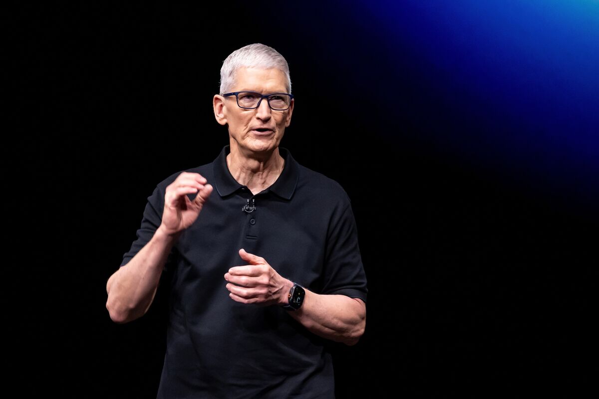 Cook’s Long Tenure at Apple Is Underappreciated Management Feat