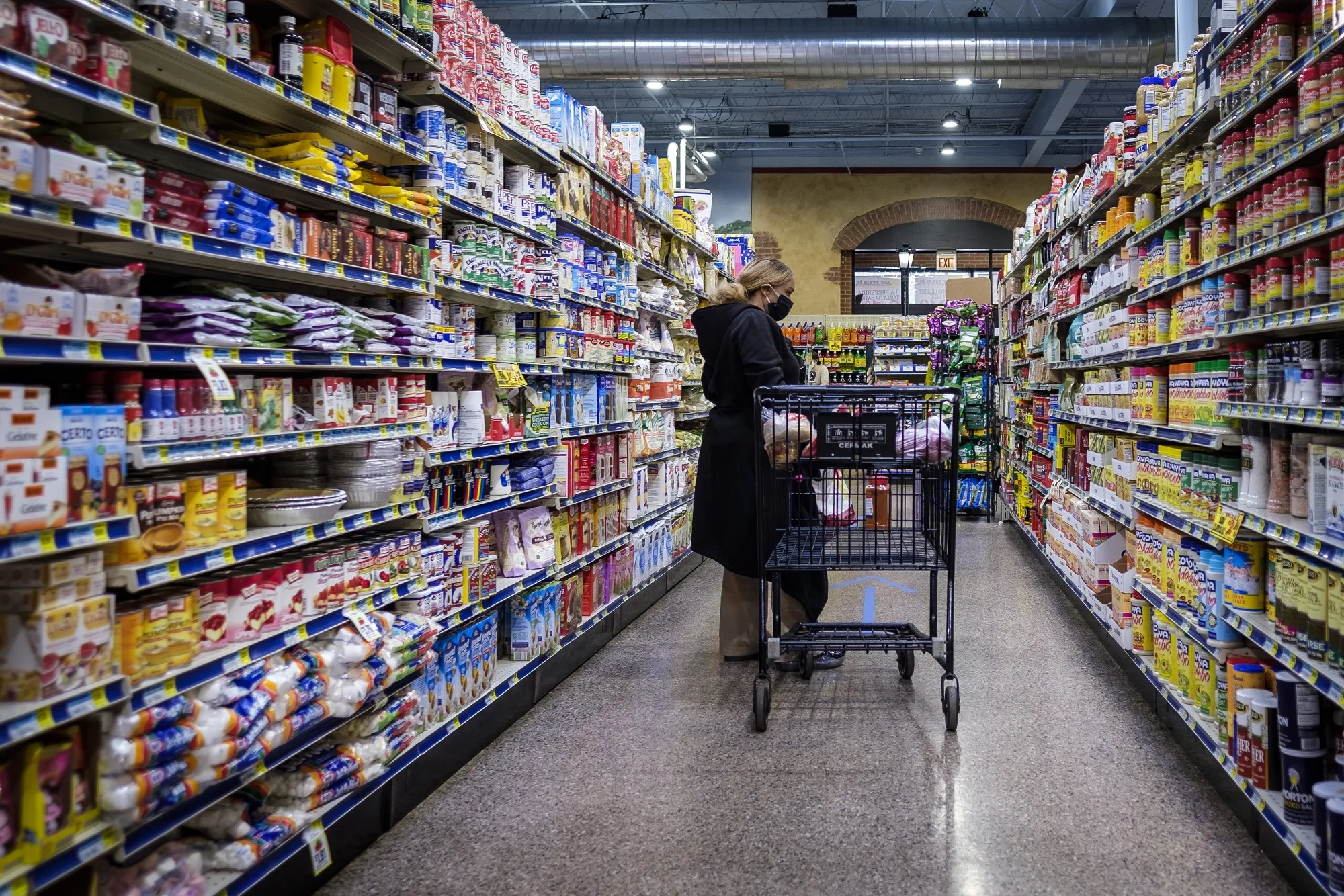 Shopping at a grocery store in Chicago in May.&nbsp;