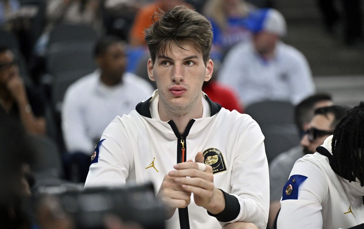 bloomberg.com - Brandon Sapienza - College Basketball's Tallest Player to Transfer