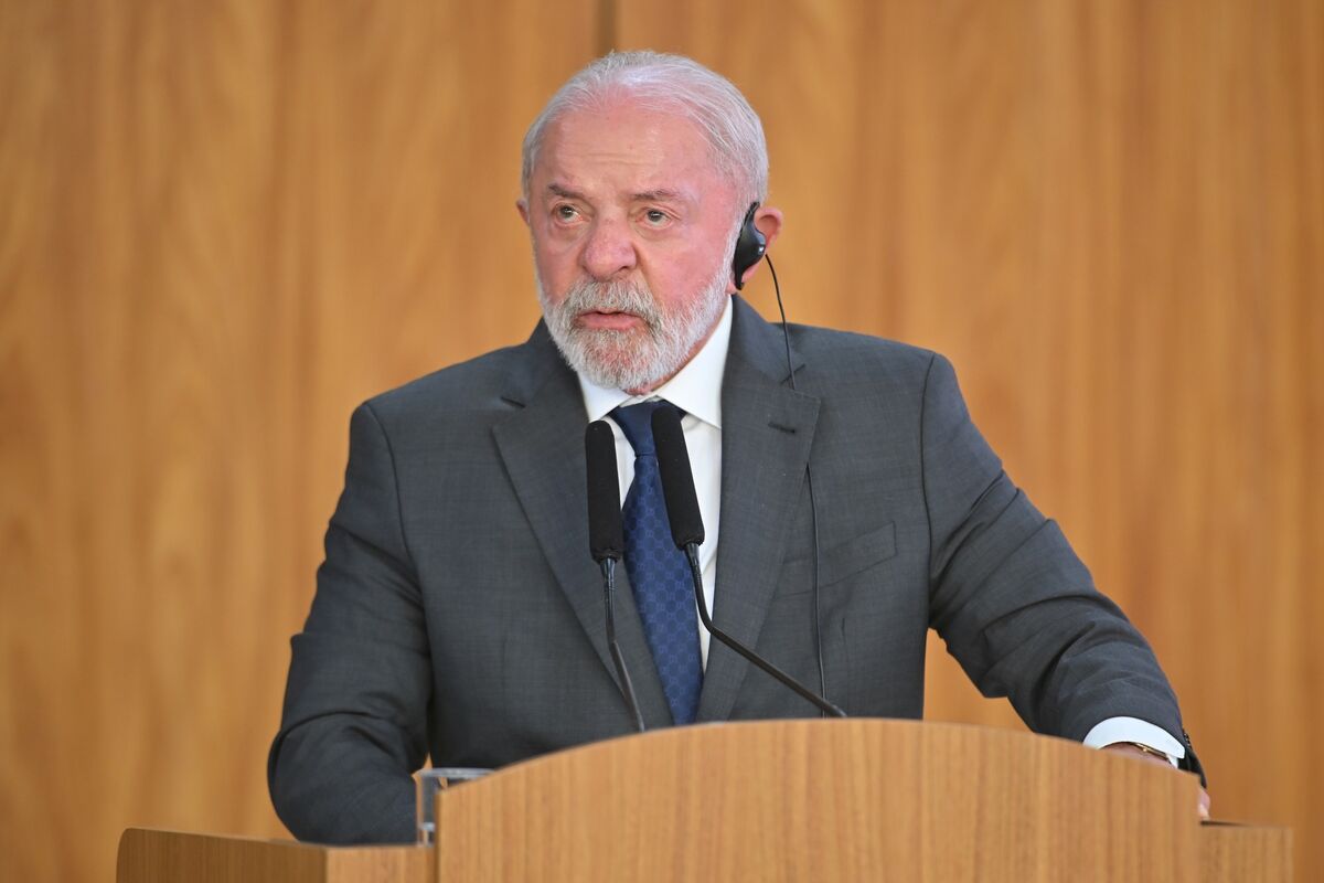 Brazil’s Lula Tied With Main Competitors, Datafolha Poll Shows