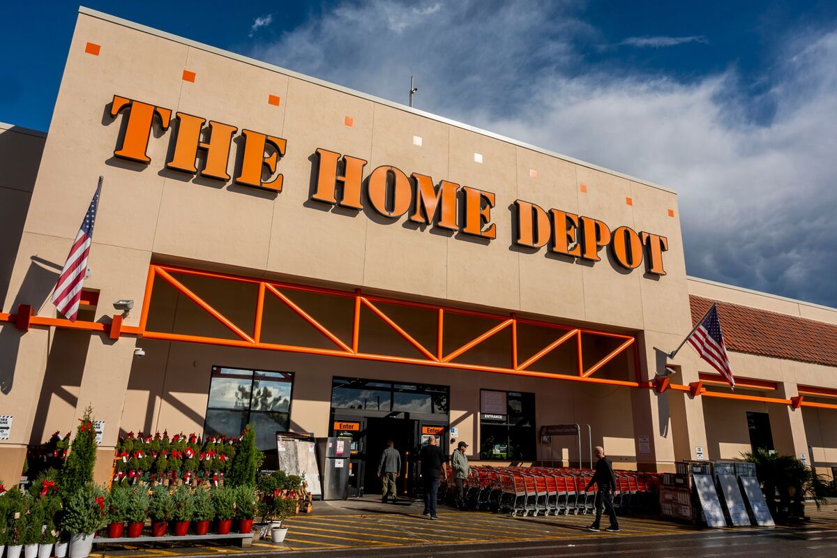 bloomberg.com - Jaewon Kang - Home Depot CEO Taking Medical Leave Expected to Last for Months