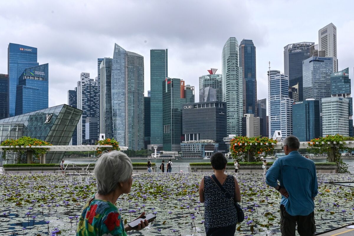 Singapore’s Success May Be Tied to Unhappiness, Ex-Minister Says