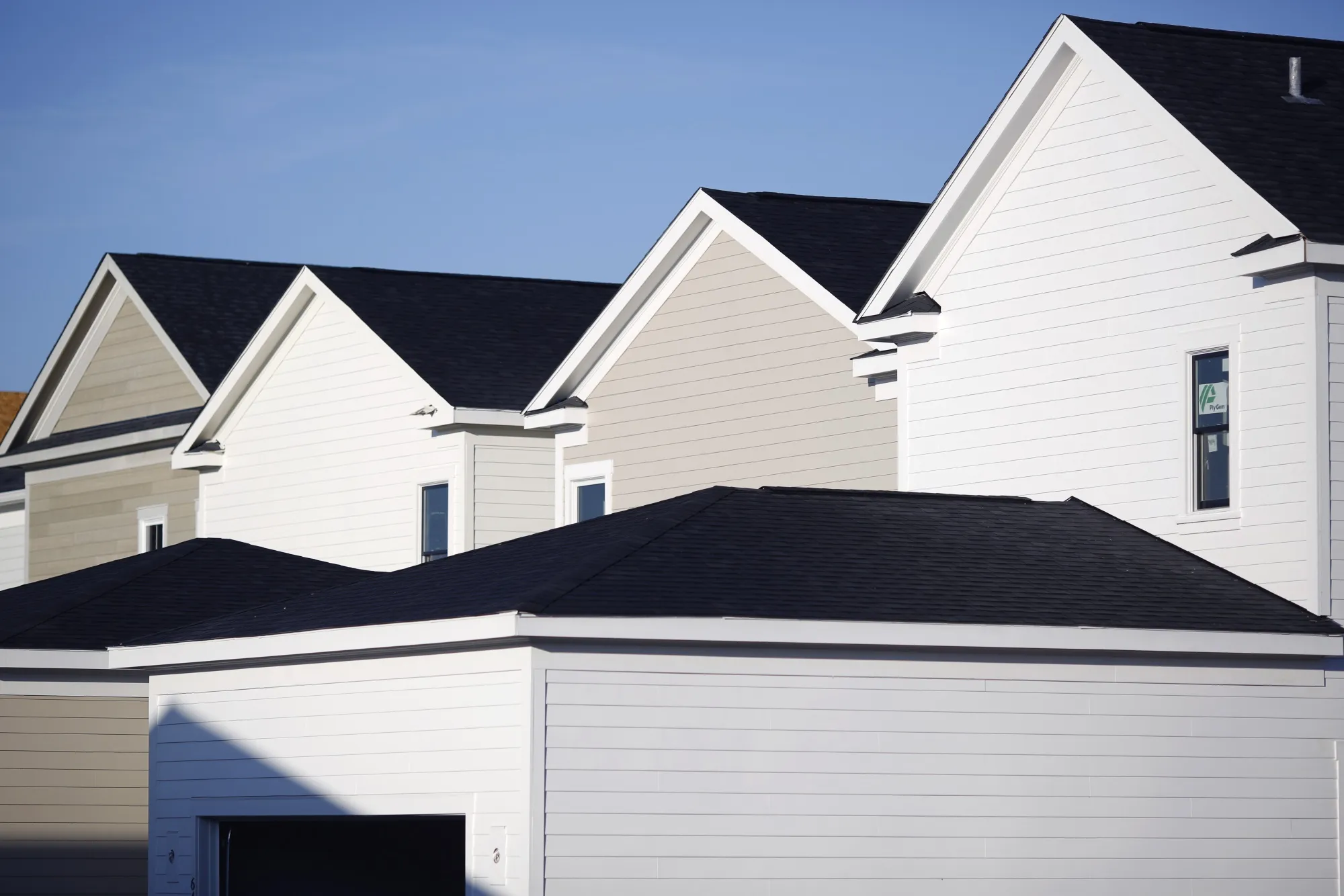 Residential Construction Ahead Of New Homes Sales