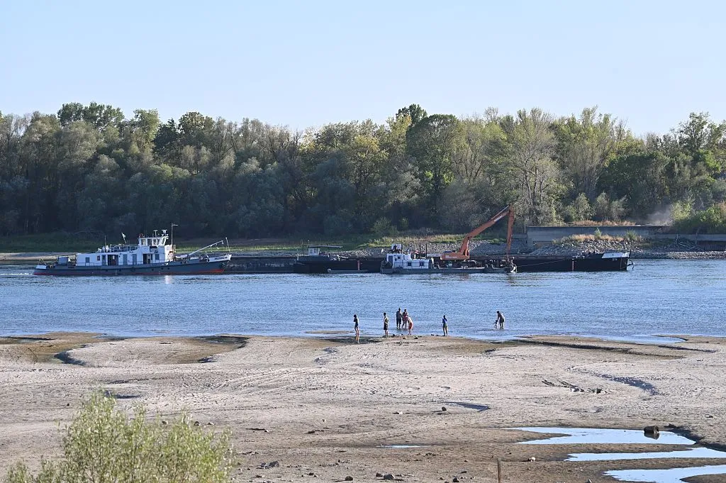 Hungary sinks two barges in the Danube to raise water levels at Paks nuclear plant, ensuring cooling as drought cuts capacity to 25%
