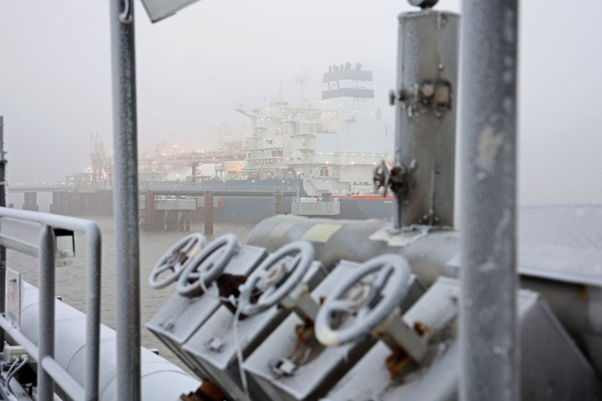 Germany Cuts Russian Gas Consumption by More Than Half in 2022 - Bloomberg