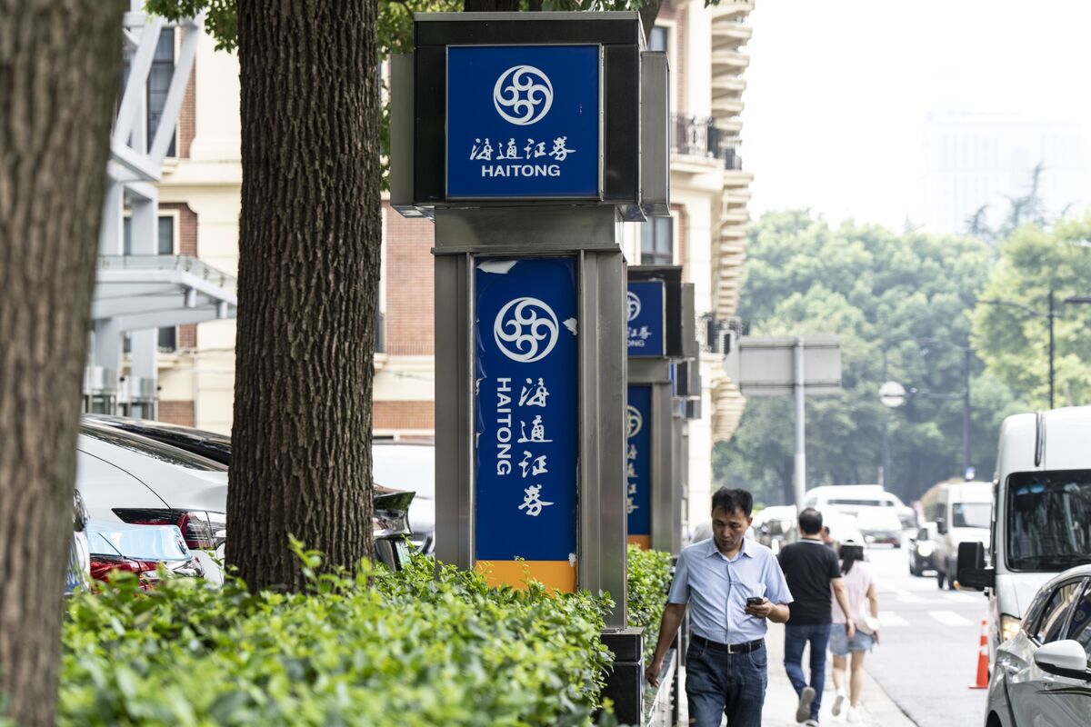 China’s Biggest Broker Is Said to Mull More Consolidation in Hong Kong