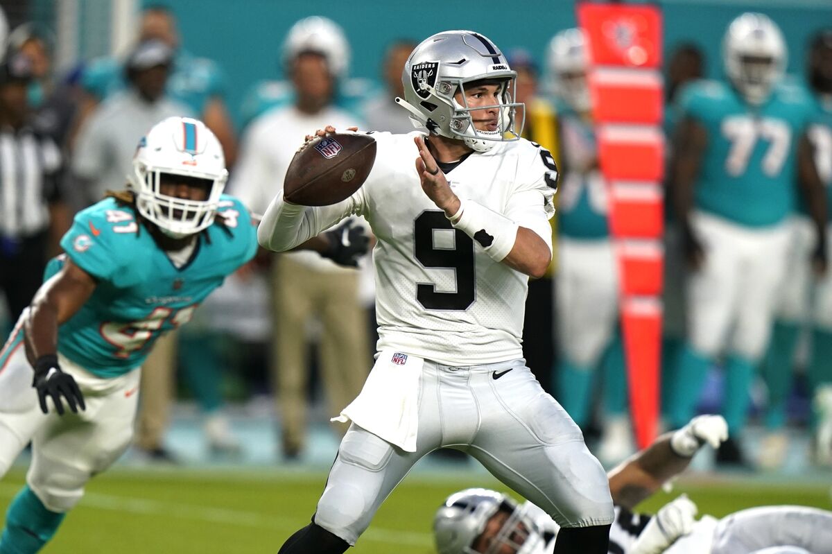 raiders-trade-backup-qb-nick-mullens-to-vikings-bloomberg