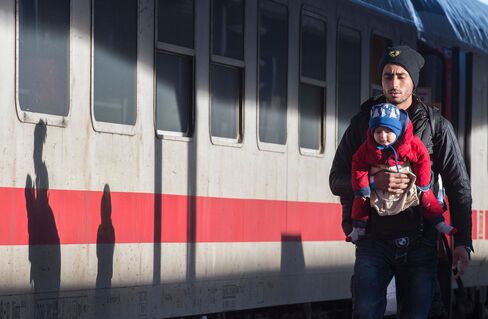 TOPSHOT-GERMANY-EUROPE-MIGRANTS-CHRISTMAS