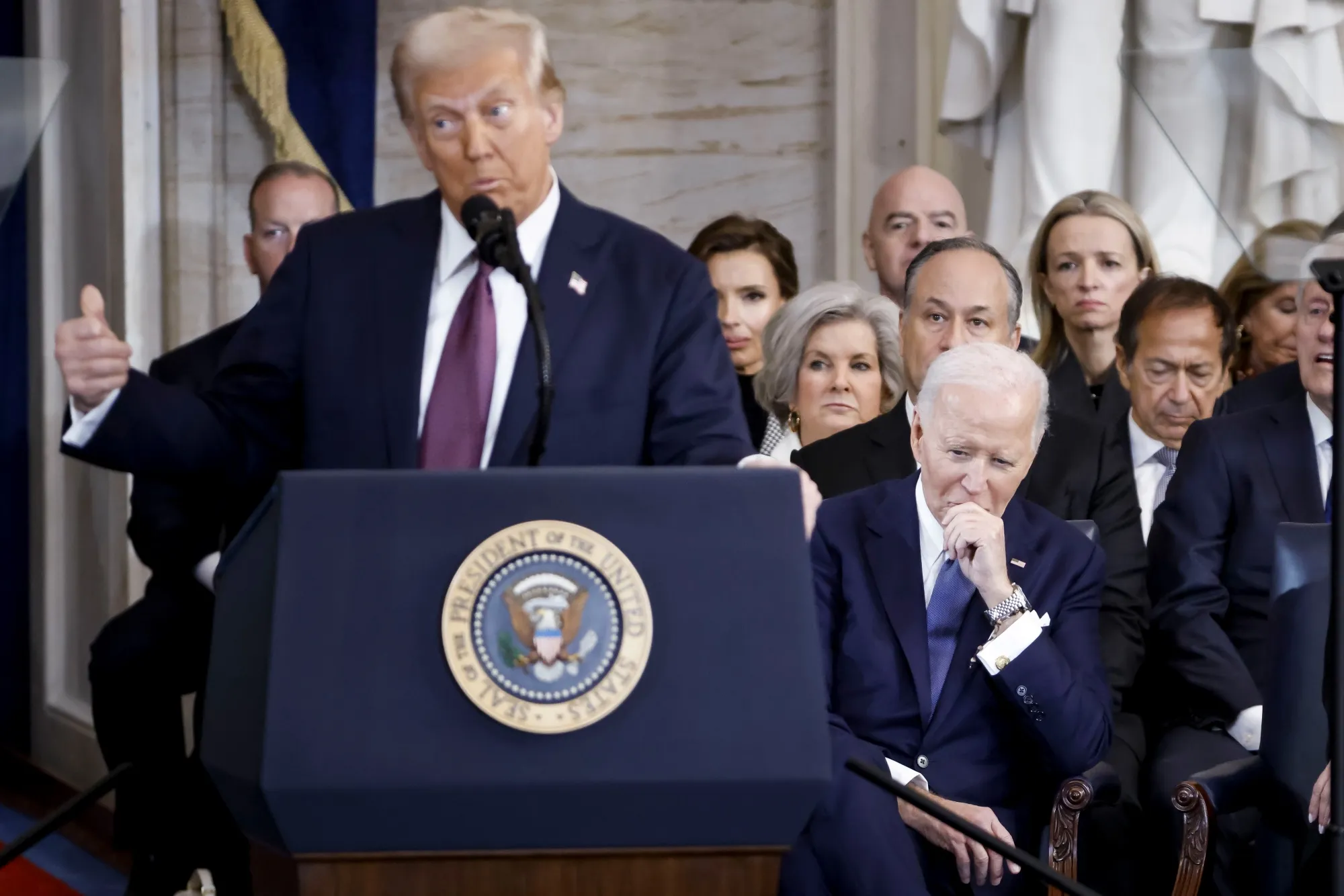 トランプ大統領2期目、レガシーと復讐せめぎ合う－2つの演説が象徴