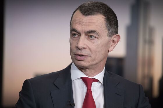 Unicredit Boss Mustier Emerges as Contender for HSBC CEO Role