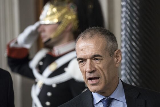 Italy's `Mr Scissors' Cottarelli Thrust Into Anti-Populist Role