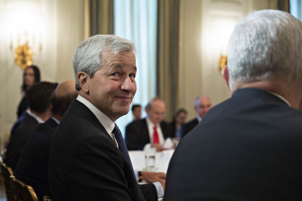 Οι κορυφαίοι τραπεζίτες παίρνουν μεγάλες αυξήσεις υπό τον Trump