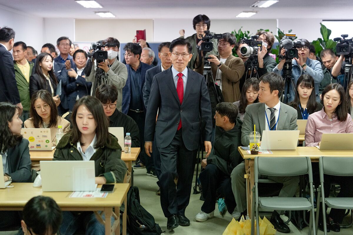 🟪"Unità Conservatrice: I Candidati Presidenziali della Corea del Sud si Uniscono per Affrontare l'Elezione Straordinaria"