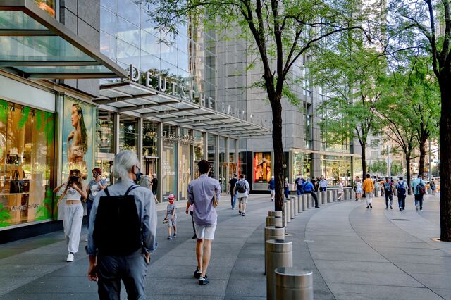 Time Warner Center in New York’s Columbus Circle was renamed Deutsche Bank Center in May 2021. 