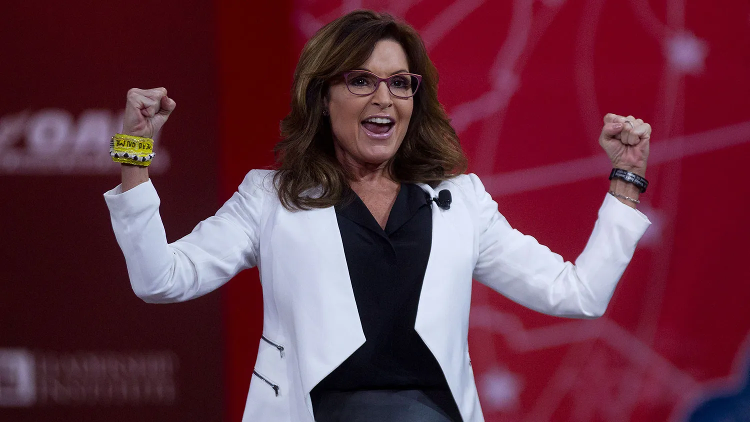 Sarah Palin Says Immigrants to U.S. Must 'Speak American' - Bloomberg, image size:1500x844