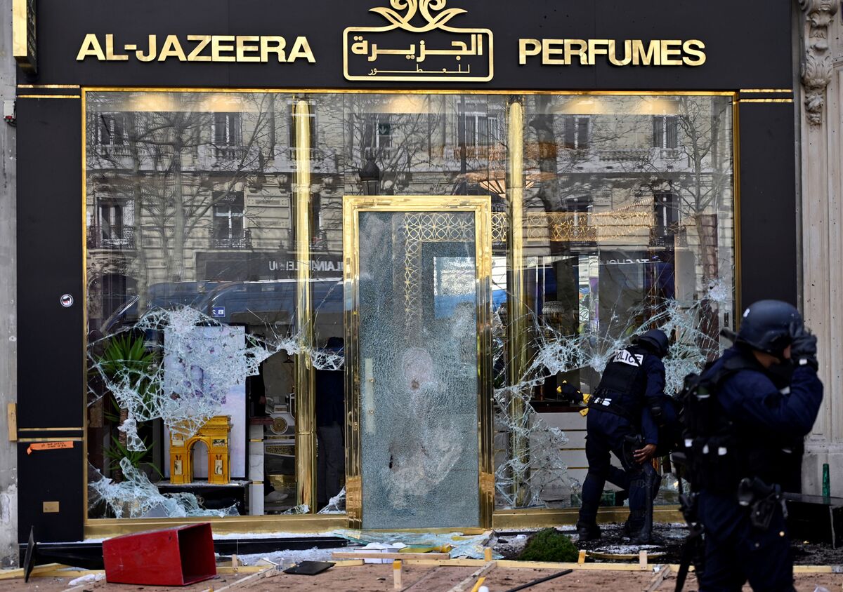 Paris protests: Scenes of destruction on Champs Elysées, Gallery