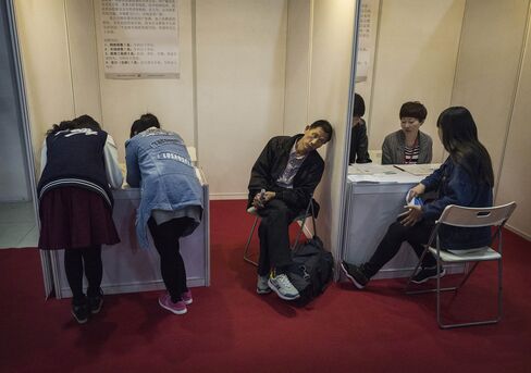 1471822984_china job fair 1