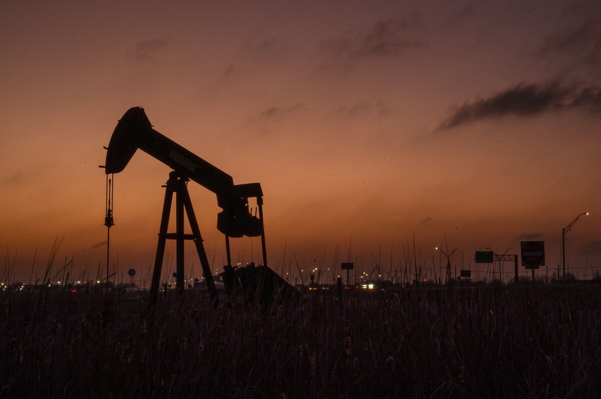 Oil Slips as Trump Holds Off Iran Attack, Says Talks to Resume