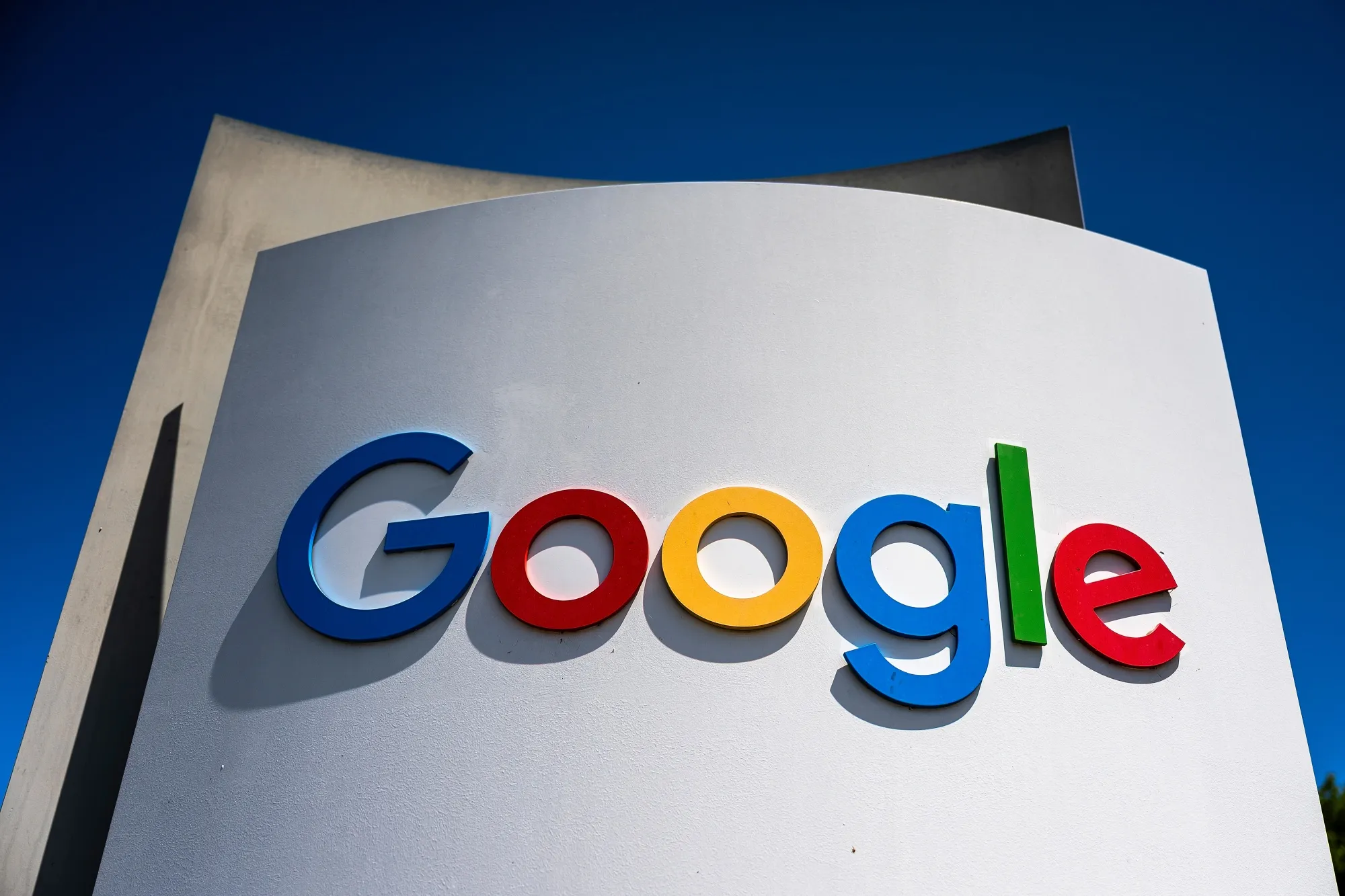 Alphabet’s net income in the quarter that ended in March rose to $34.5 billion, or $2.81 a share.&nbsp;