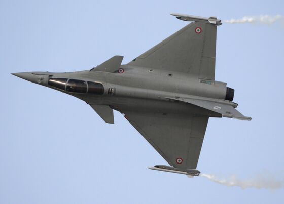 India Top Court Seeks Pricing Details on French Warplane Deal