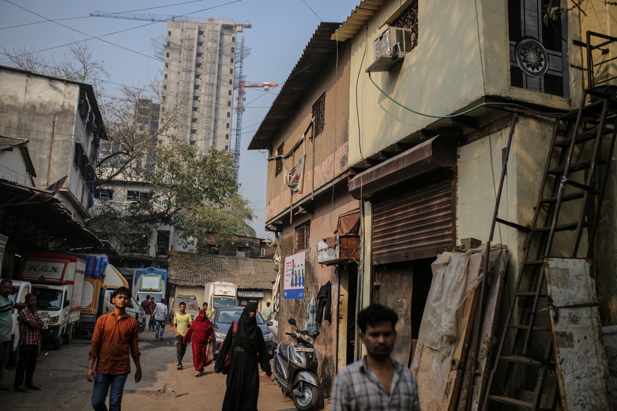 A residential building under construction&nbsp;in the Dharavi district in Mumbai, India.