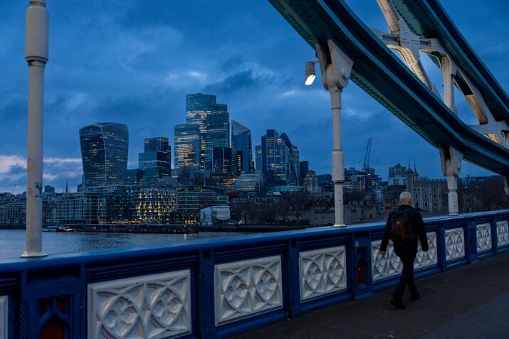 Commuters And Workers Ahead Of Latest UK Labour Statistics 