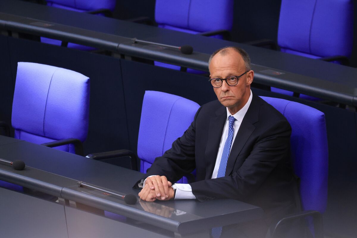 Merz Heads to Paris and Warsaw After Chaotic Start as Chancellor