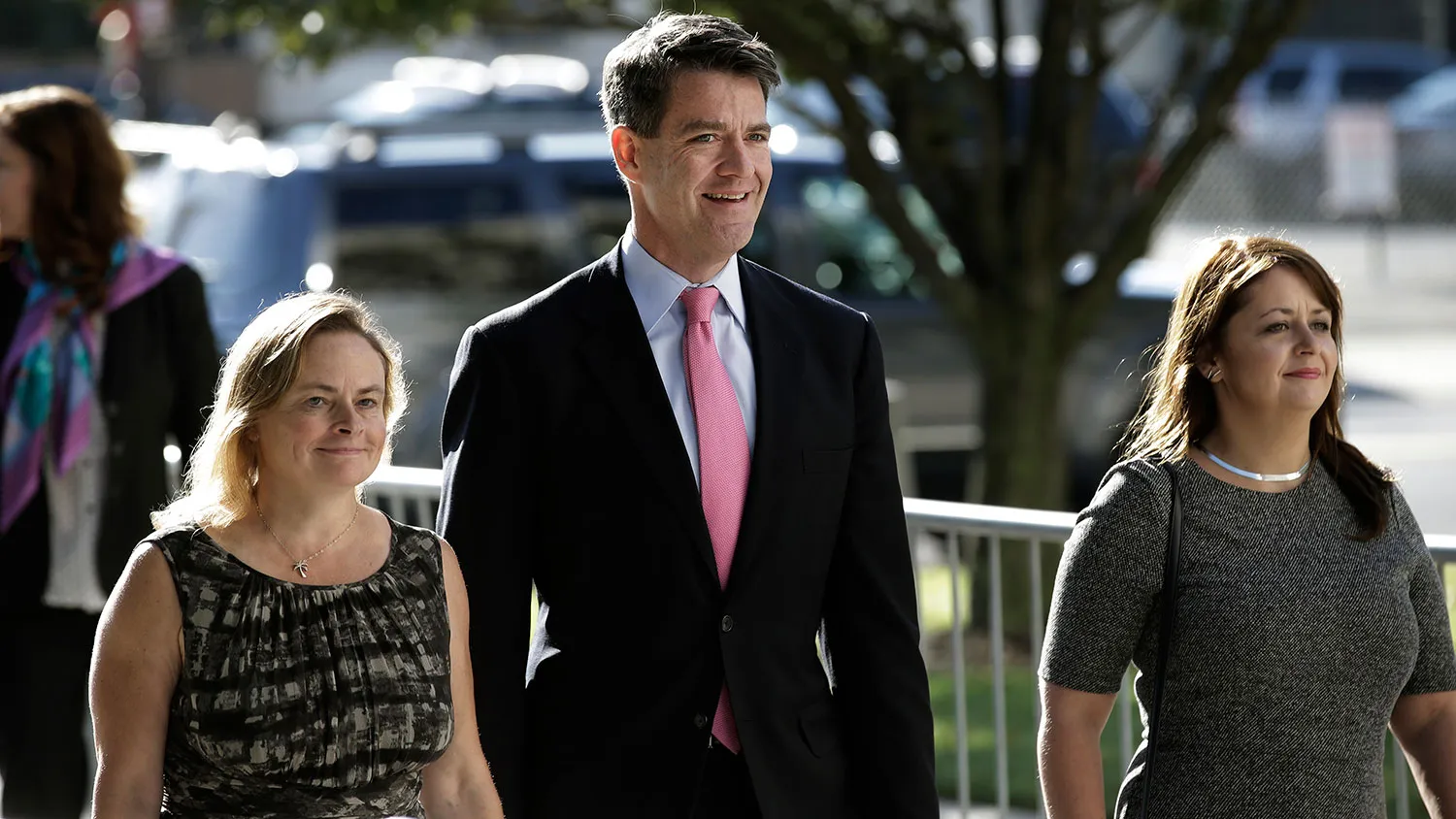 Bill Baroni, former deputy executive director of the Port Authority of New York and New Jersey, center, arrives at the Martin Luther King, Jr. Federal Courthouse in Newark, New Jersey, on Sept. 23, 2016.
