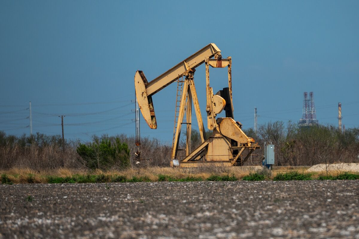 Brent Oil Falls Below $80 With US-Iran Deal Set to Add Supply