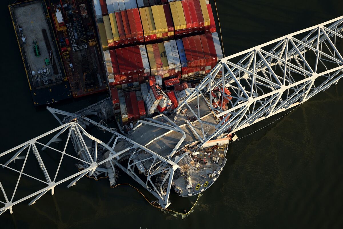 US Eyeing Ship's Electrical System After Baltimore Bridge Crash - Bloomberg