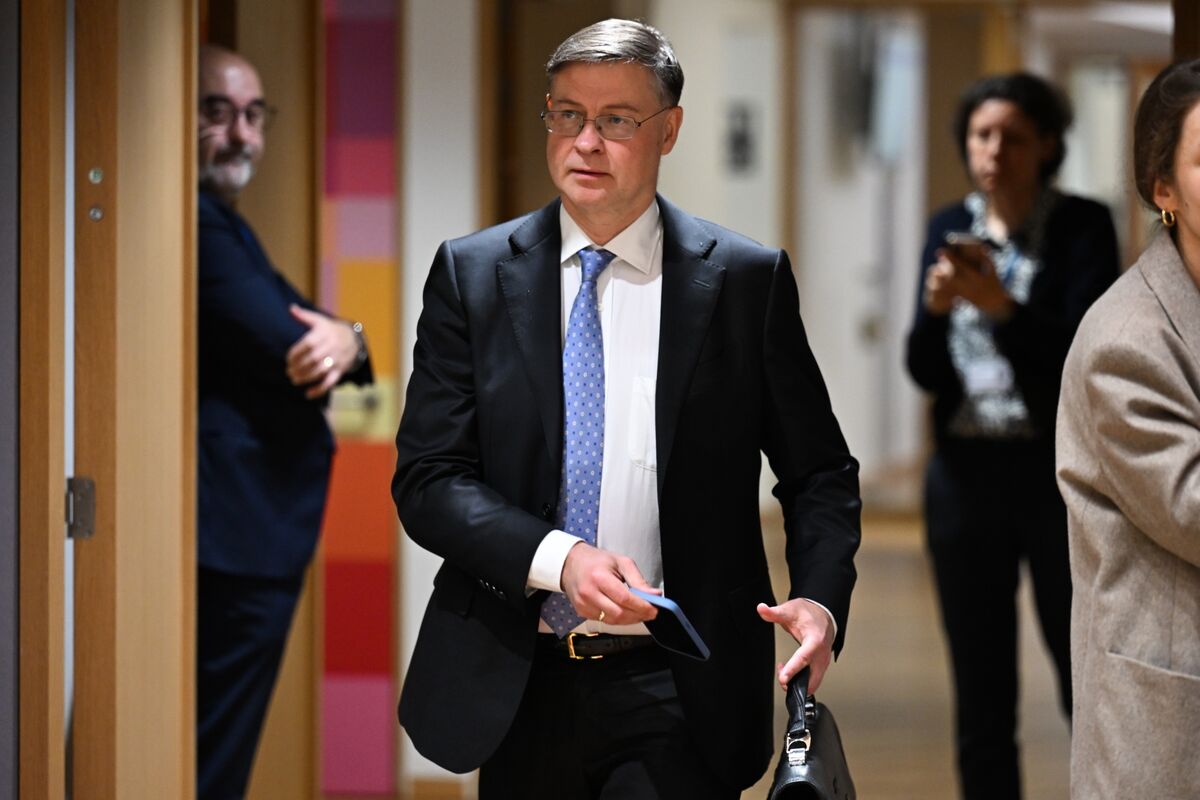 EU Reviewing Italy’s Call to Ease Fiscal Rules as Costs Rise