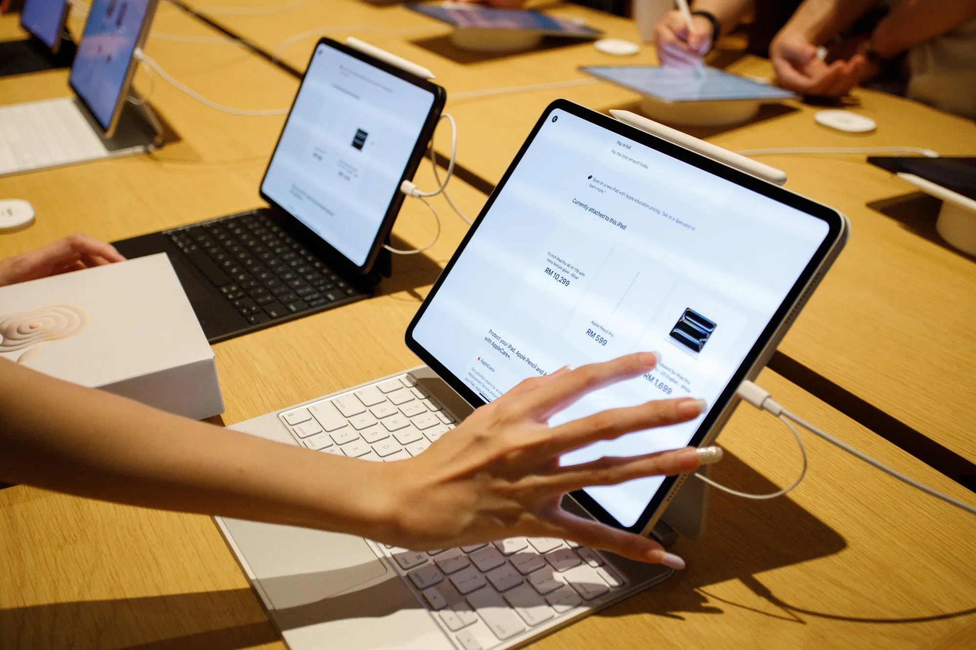 アップルのタッチ対応MacBook Pro、iPadとの融合なお遠く－Power On