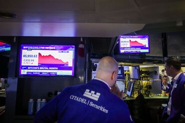 Traders At The New York Stock Exchange As Stocks Extend Tech-Fueled Gains On Rate-Cut Hopes