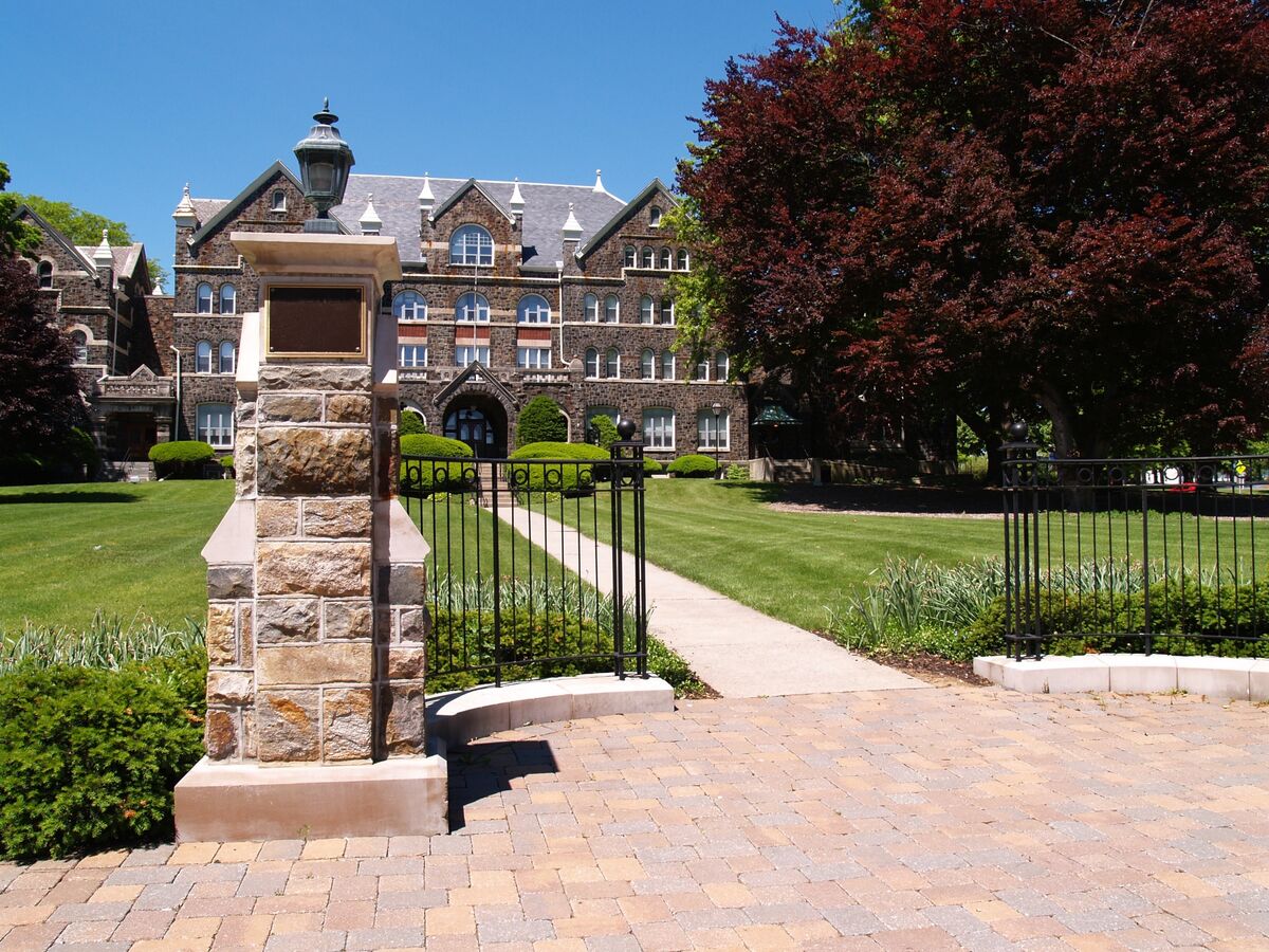 Liberal Arts Colleges Are Having an Existential Crisis