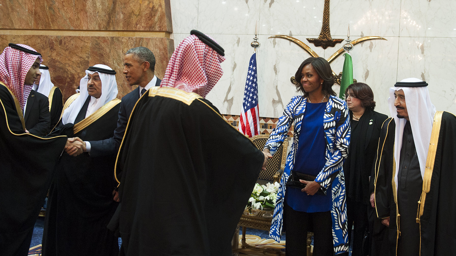 Saudi new King Salman (R), US President Barack Obama (3rd from L) and First Lady Michelle Obama (3rd from R) hold a receiving line for delegation members at the Erga Palace in the capital Riyadh on January 27, 2015.
