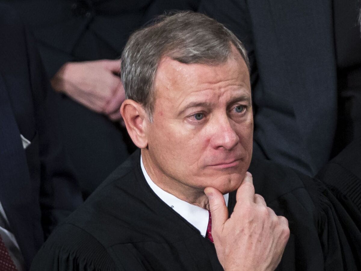 Chief Justice Roberts says Judiciary Conference will review rules that led to a concentration of patent cases in a Texas court criticized by Apple and Google (Susan Decker/Bloomberg)