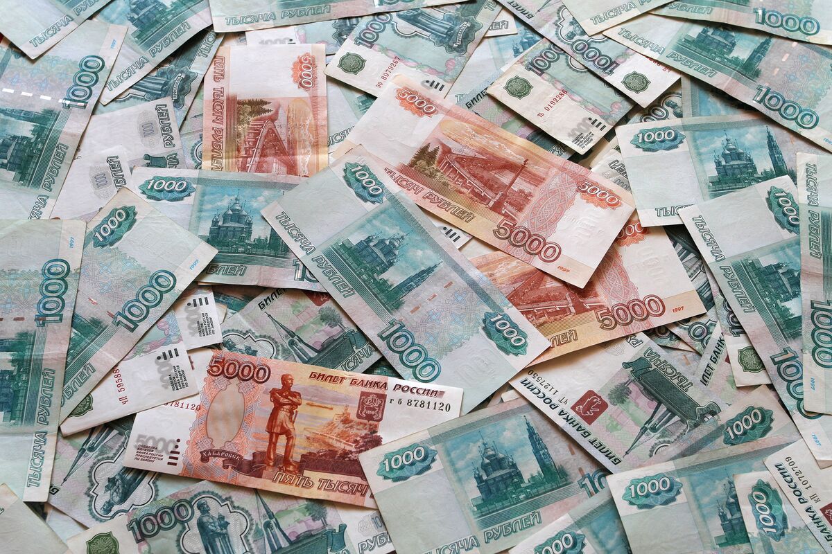 US Rivals Shunning Dollar Lifts Yuan Ruble Trading By 1 067 Bloomberg