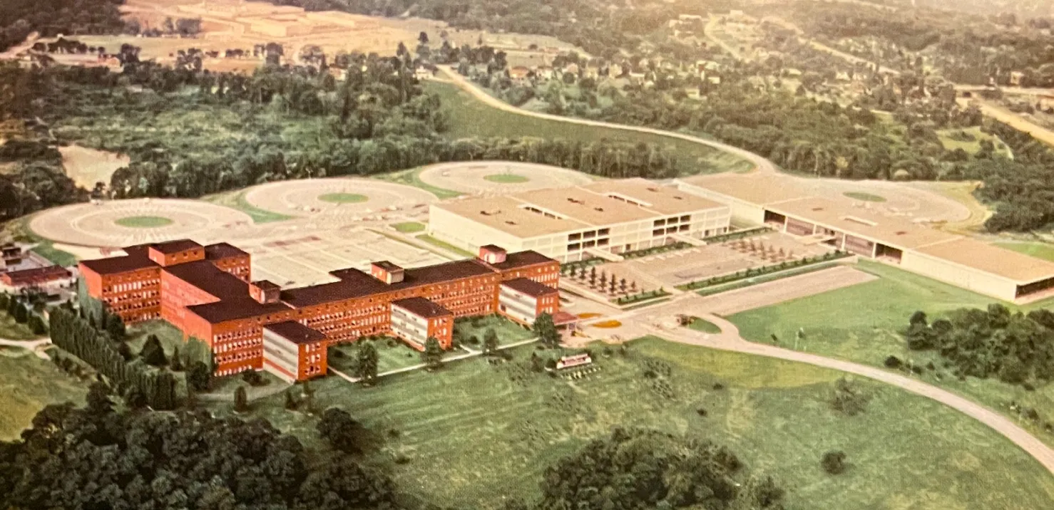 Aging Modernist Office Complexes Are Getting Architectural Makeovers -  Bloomberg