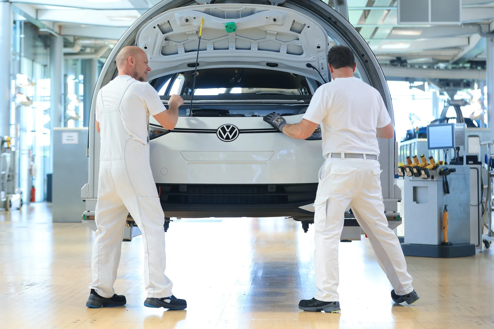 Employees on the production line&nbsp;at the Volkswagen AG factory in Dresden, Germany.