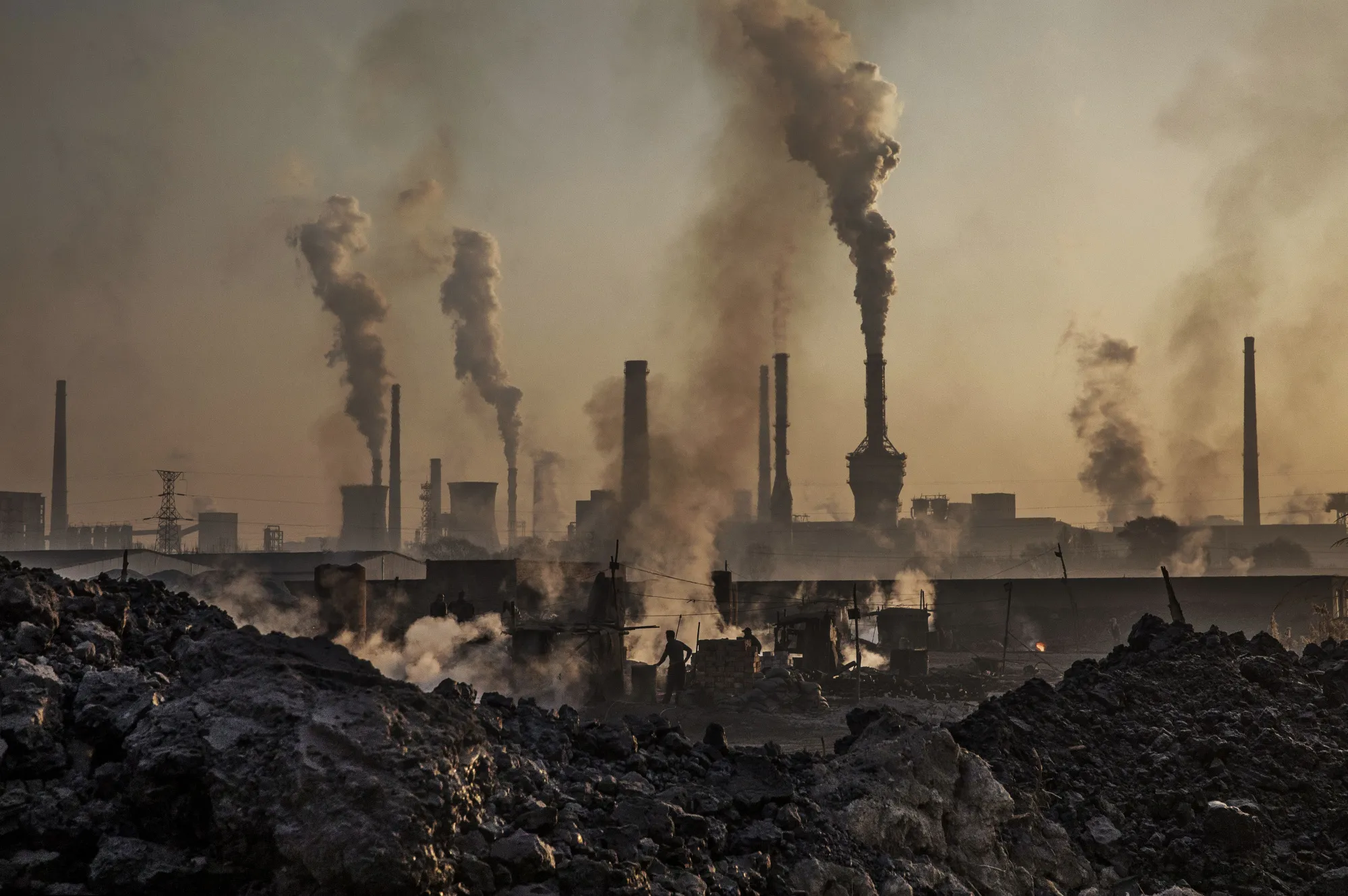 China’s drive to close polluting factories has favored large state-owned industrial groups.
