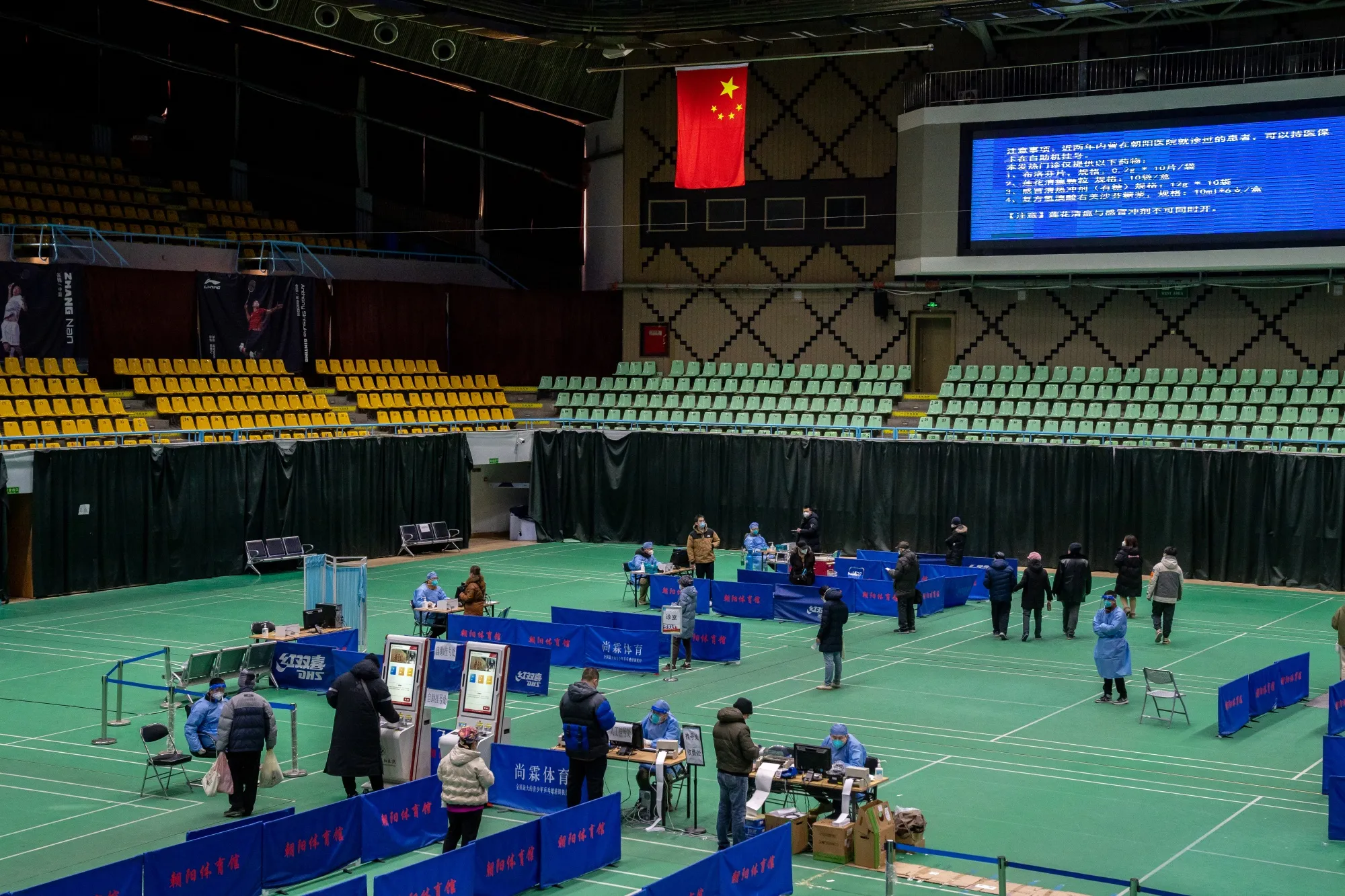 中国の公務員、コロナ陽性でも軽い症状なら勤務続行－完全な方針転換 - Bloomberg