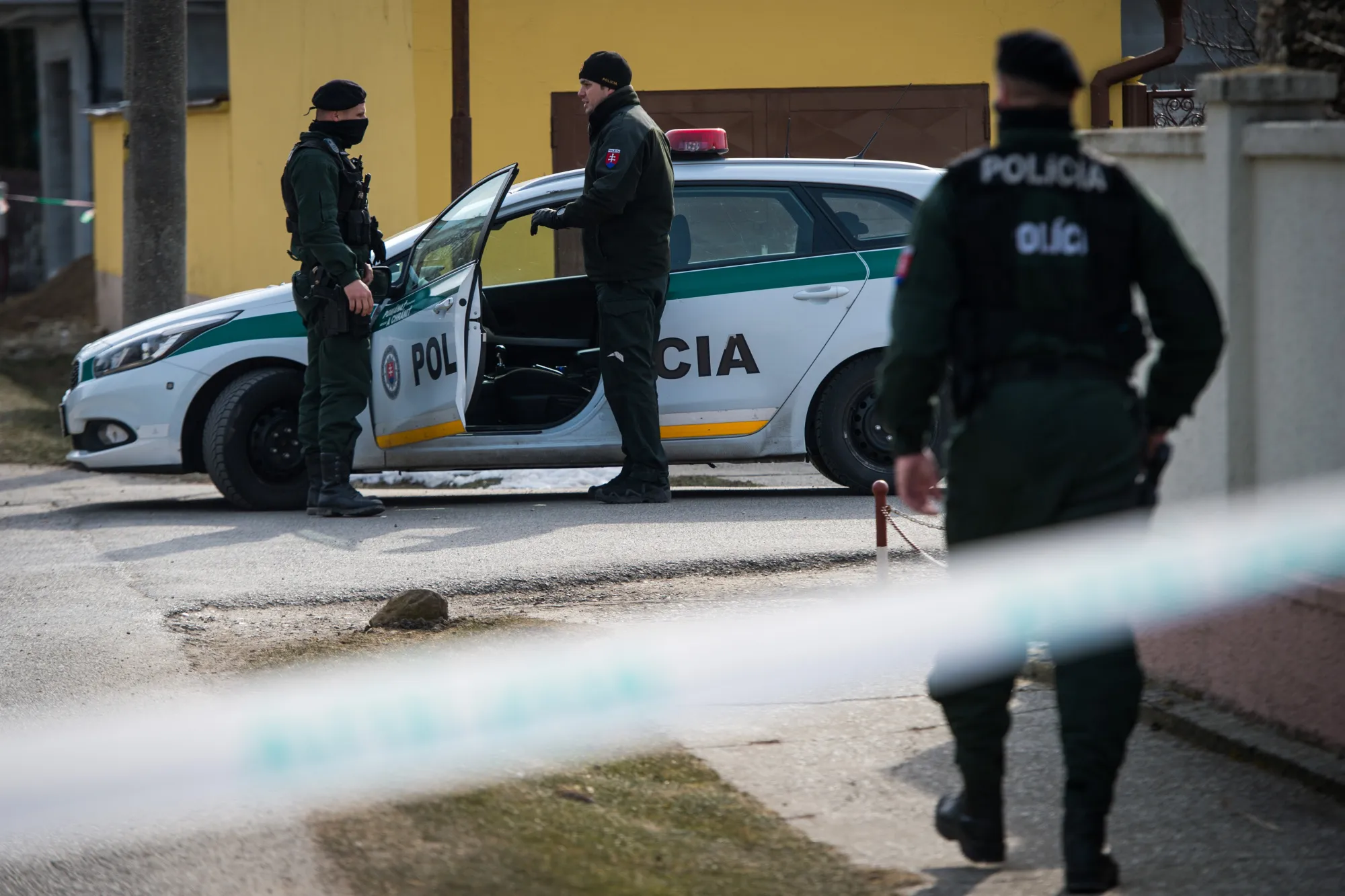 Policemen stand guard outside&nbsp;the crime scene where Slovak investigative journalist Jan Kuciak and his girlfriend&nbsp;were murdered in Velka Maca, some 50km from Bratislava, Slovakia, on Feb.&nbsp;26, 2018.&nbsp;